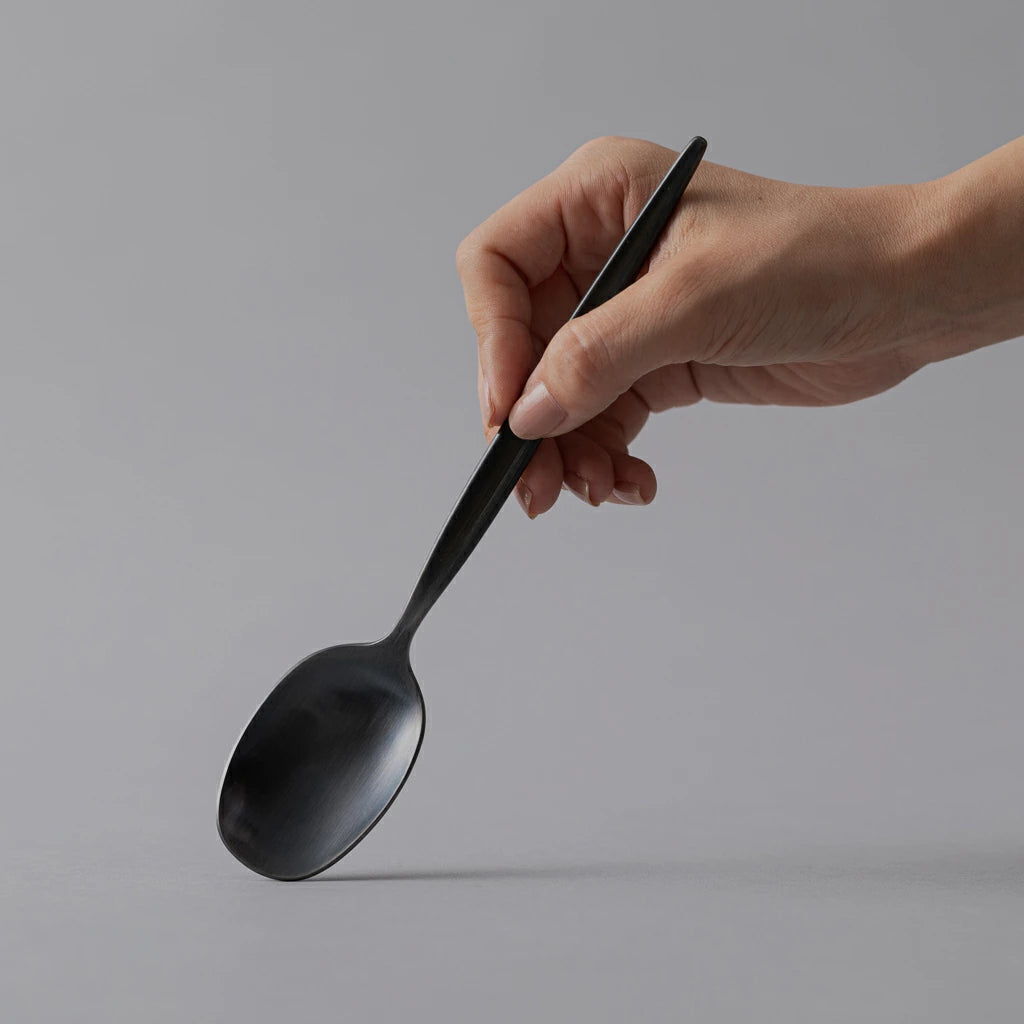 Kuros 燕三條 黑色不鏽鋼餐具禮盒 8件組｜餐刀叉匙＋餐具托 日本製高質感餐桌套組