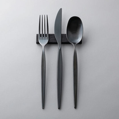 Kuros 燕三條 黑色不鏽鋼餐具禮盒 8件組｜餐刀叉匙＋餐具托 日本製高質感餐桌套組