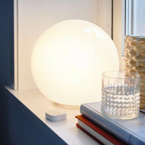 IKEA FADO 圓形桌燈 白色｜柔光玻璃氛圍燈・北歐極簡室內燈 90096376