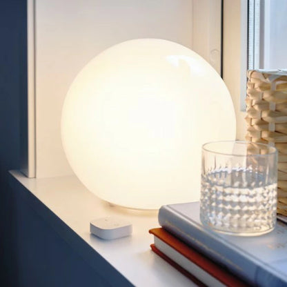 IKEA FADO 圓形桌燈 白色｜柔光玻璃氛圍燈・北歐極簡室內燈 90096376