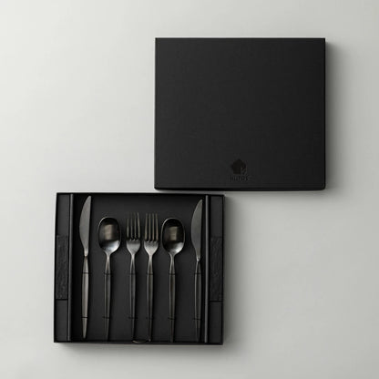 Kuros 燕三條 黑色不鏽鋼餐具禮盒 8件組｜餐刀叉匙＋餐具托 日本製高質感餐桌套組