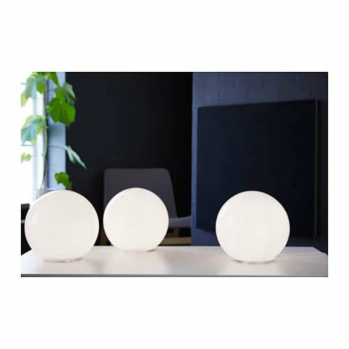 IKEA FADO 圓形桌燈 白色｜柔光玻璃氛圍燈・北歐極簡室內燈 90096376