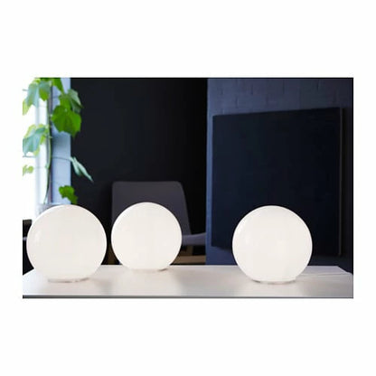 IKEA FADO 圓形桌燈 白色｜柔光玻璃氛圍燈・北歐極簡室內燈 90096376